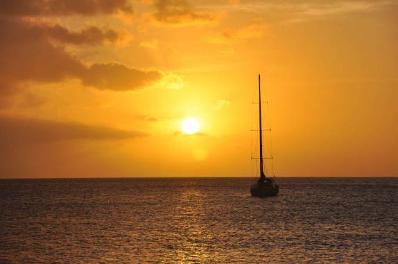 Belo pôr-do-sol em Pinney's Beach, na ilha de Nevis